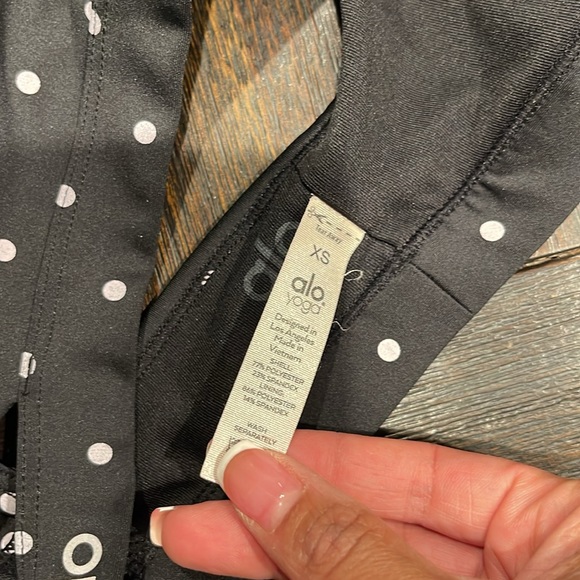 Alo Sports Bra and shorts - Picture 6 of 6